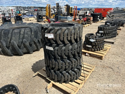 Quantity of (4) Reddington 12-16.5 Solid Pneumatici per autocarro