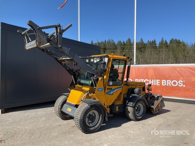 2014 Wille 455B Wheel Loader w/2014 Vilakoneoy Self Loading Gritter Box