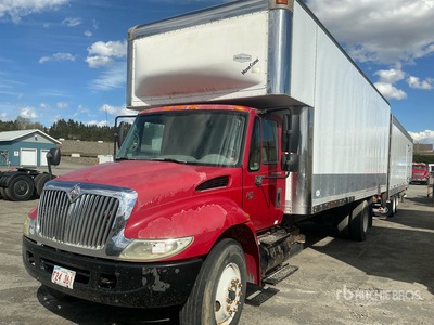 2005 International 4400 4x2 Camion fourgon (Inoperable)