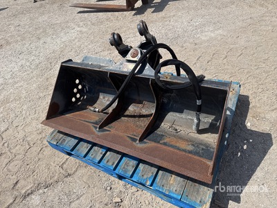Cat 47 in Cleanup Excavator Bucket - Fits Cat