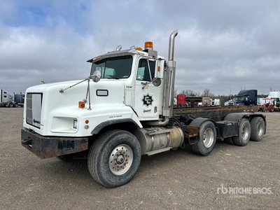 1999 International F-5070 8x4 Camión con gancho