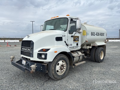 2022 Mack MD 4x2 散水車