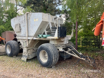 1998 Baukra BBV9-12 T/A Soil Stabilization Spreader Trailer