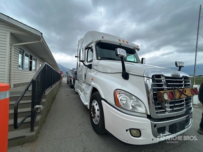 2015 Freightliner Cascadia T/A Sleeper Truck Tractor (Inoperable)