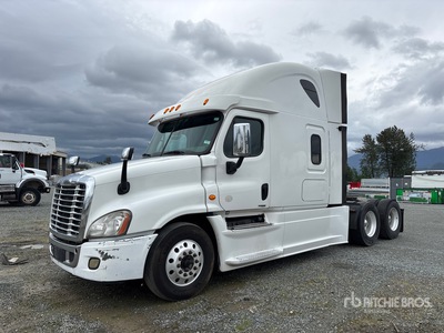 2015 Freightliner Cascadia 6x4 تراكتور شاحنة كابينة النوم (ثنائية المحور) (Inoperable)