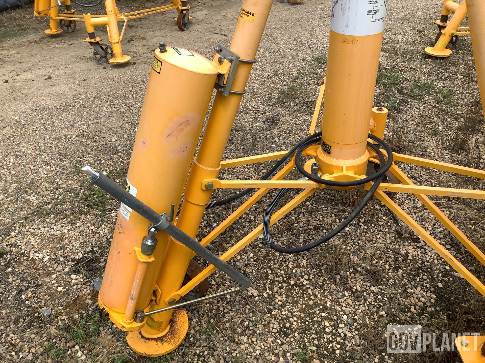 Surplus Columbus Jack Regent 53J6268/-10E1 Tripod Hydraulic Jack