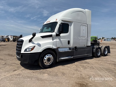 2022 Freightliner Cascadia 126 6x4 تراكتور شاحنة كابينة النوم (ثنائية المحور)