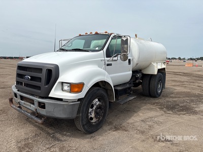 2004 Ford F-750 4x2 散水車