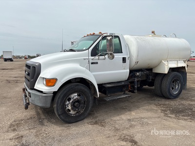 2004 Ford F-750 4x2 Water Truck