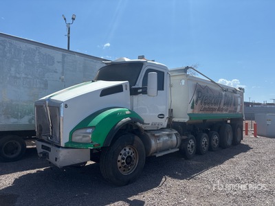 2017 Kenworth T880 12x4 Tri/A Dump Truck (Inoperable)