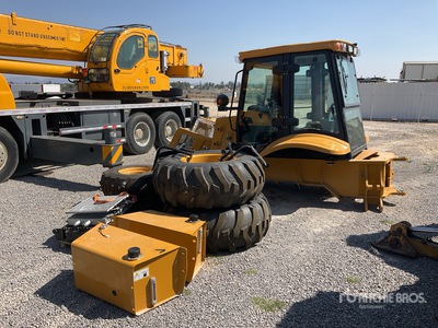 Chasis, Cabina y Llantas para Retroexcavadora / Chassis, Cab and Tires Backhoe Attachment