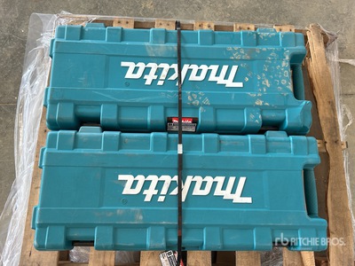 Quantity of (2) Makita HM1307CB Demolition Hammer Divers - Outils à main