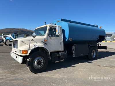 1996 International 4900 4x2 散水車