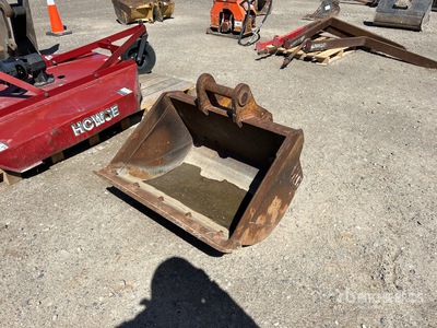 36 in Cleanup Excavator Bucket