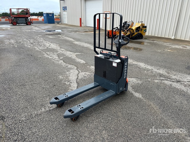 2025 Toyota 8HBW23 4500 lb Electric Pallet Jack
