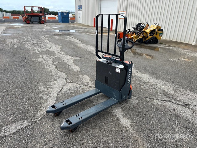 2025 Toyota 8HBW23 4500 lb Electric Pallet Jack