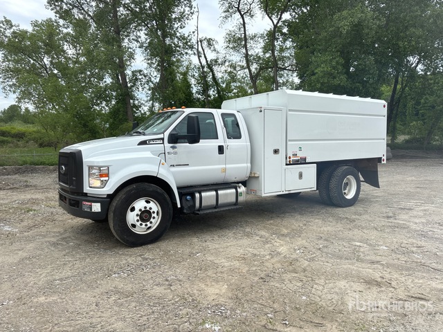 2018 Ford F-750 4x2 Extended Cab Chipper Truck