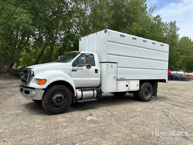2011 Ford F-750 XL 4x2 Chipper Truck