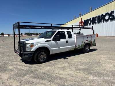 2015 Ford F-250 XL 4x2 Extended Cab Utility Truck
