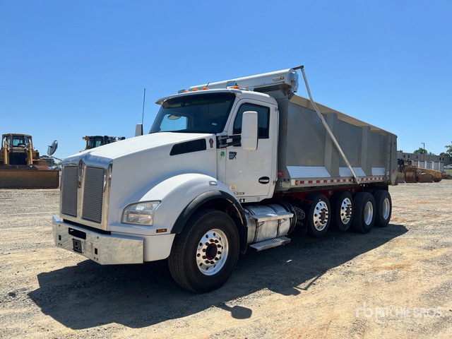 2021 Kenworth T880 10x4 Quad/A Dump Truck
