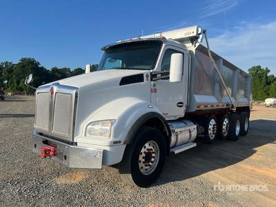 2020 Kenworth T880 8x6 Quad/A Dump Truck