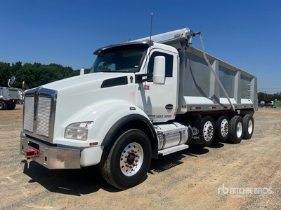 2020 Kenworth T880 8x6 Quad/A Dump Truck