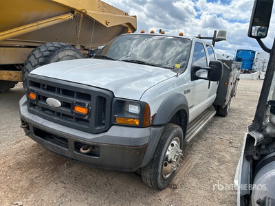 2005 Ford F-450 XL 4x2 Crew Cab شاحنة متعددة الاغراض (Inoperable)