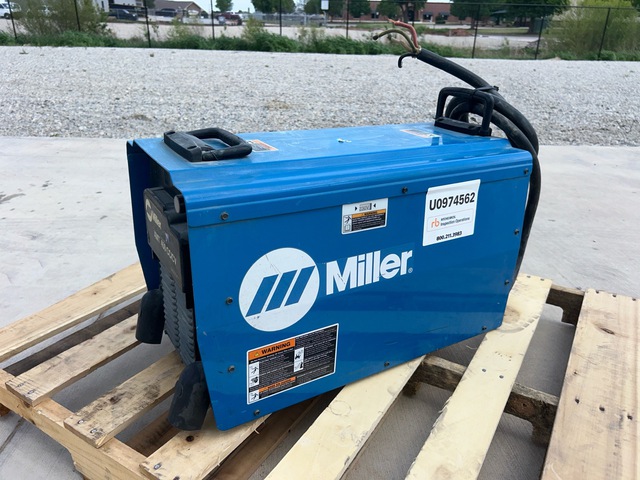 2016 Miller Electric XMT 450 Skid-Mounted Electric Welder 2016 Miller Electric XMT 450 Skid-Mounted Electric Welder