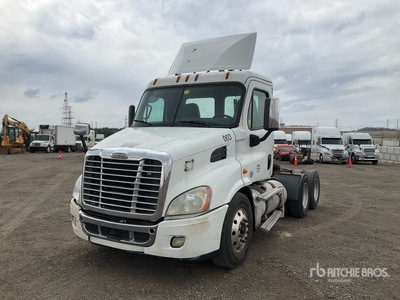 2016 Freightliner Cascadia 113 T/A Dagcabine Trekker