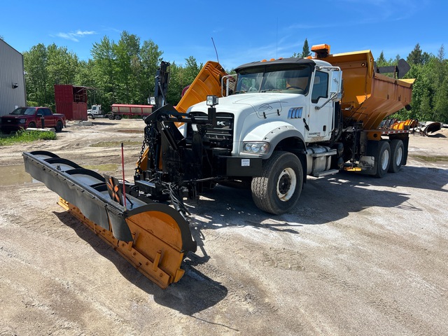 2014 Mack GU433 6x4 Snow Plow Truck