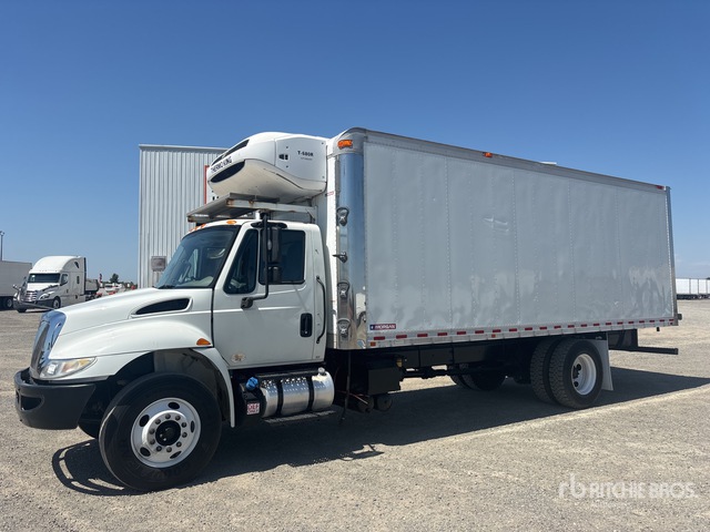 2018 International 4300 4x2 Refrigerated Truck