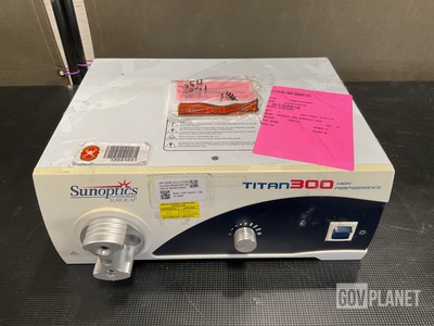 Sunoptics TITAN 300HP Light Source