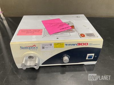 Sunoptics TITAN 300HP Light Source