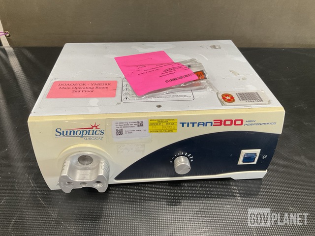 Sunoptics TITAN 300HP Light Source