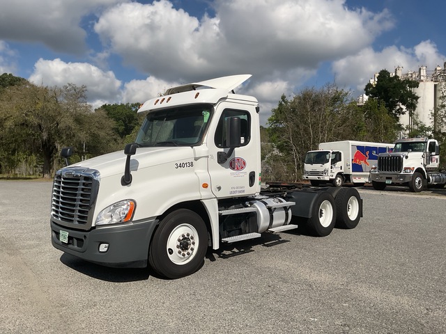 2020 Freightliner Cascadia 125 6x4 T/A Day Cab Truck Tractor