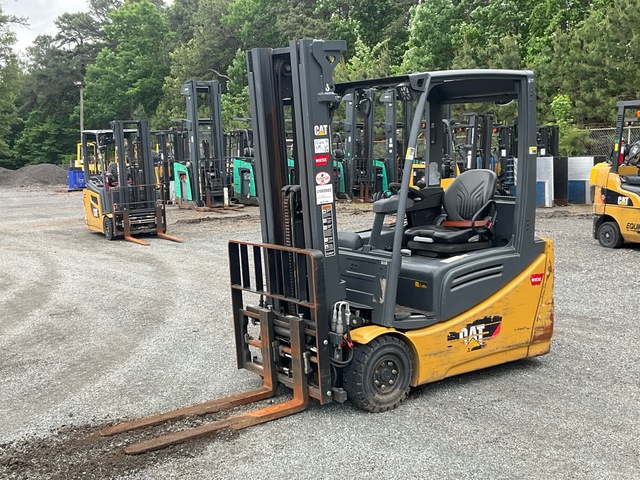 2020 Cat MH 2ET3000 2860 lb Electric Forklift 2020 Cat MH 2ET3000 2860 lb Electric Forklift