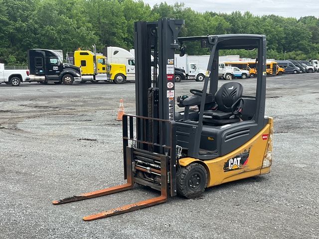 2020 Cat MH 2ET3000 2860 lb Electric Forklift 2020 Cat MH 2ET3000 2860 lb Electric Forklift