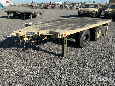1989 D & S M1061A1 Flatbed Trailer