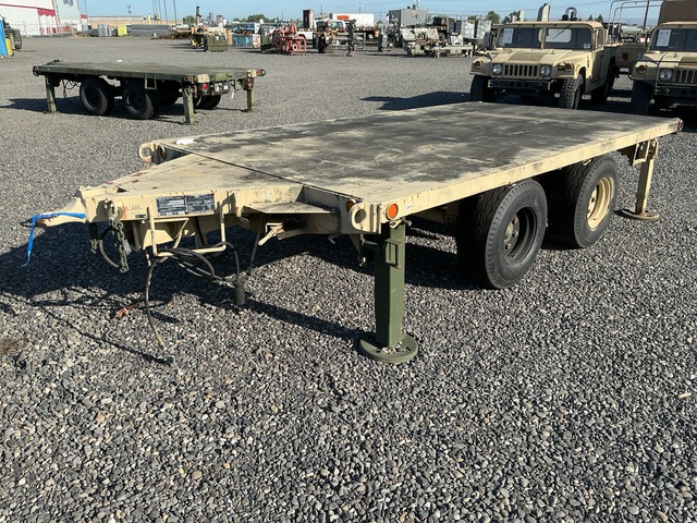 1989 D & S M1061A1 Flatbed Trailer