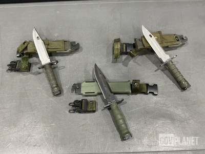 (42) Bayonet Knives w/Scabbards
