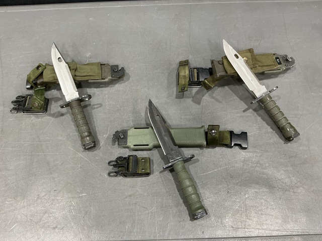 (42) Bayonet Knives w/Scabbards