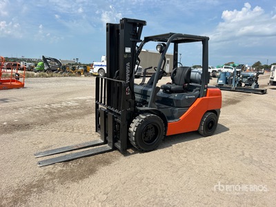 2010 Toyota 8FGU30 6000 lb Pneumatic Tire Forklift