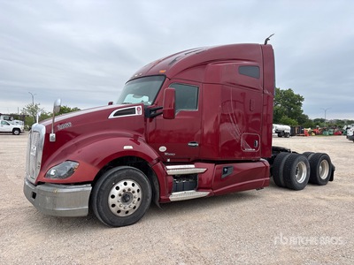 2017 Kenworth T680 6x4 Ciągnik siodłowy T/A z kabiną sypialną (Inoperable)