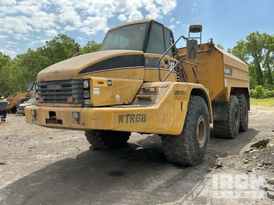 2005 Cat 740 8000 gal 6x6 Articulated Water Truck