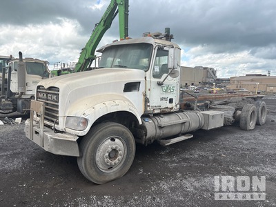 2013 Mack Gu713 8x4 Camion roulant
