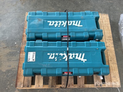 Quantity of (2) Makita HM1307CB Demolition Hammer Divers - Outils à main