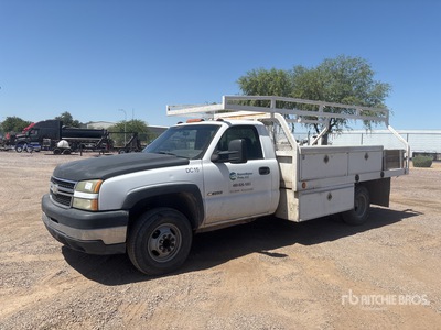 2006 Chevrolet Silverado 3500 4x2 Flatbed Truck