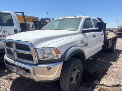 2015 Ram 5500 4x4 Crew Cab Platte vrachtwagen (Inoperable)