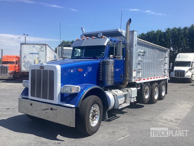 2015 Peterbilt 367 8x4 Tri/A Dump Truck