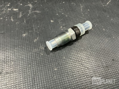 (15) Kubota 16001-5390-4 Fuel Injector Assemblies